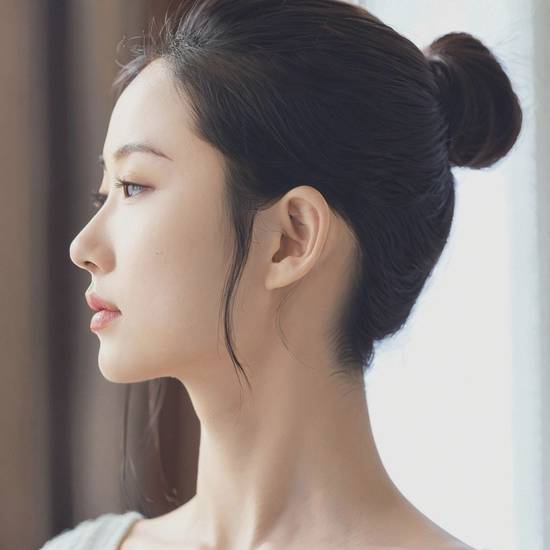 怎么扎丸子頭簡(jiǎn)單好看，簡(jiǎn)單好看的丸子頭扎法教程